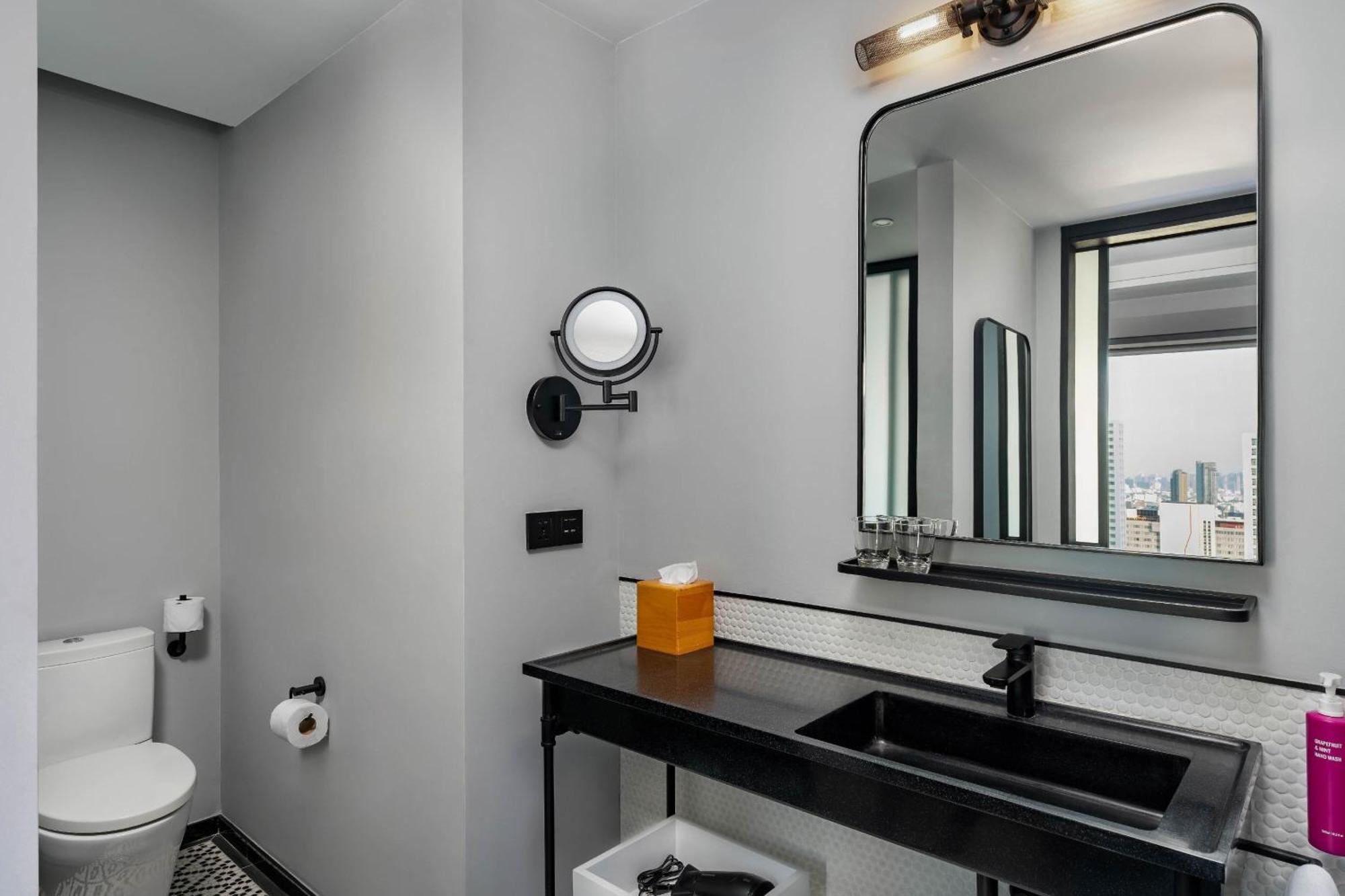 Moxy Bangkok Ratchaprasong Hotel Ngoại thất bức ảnh